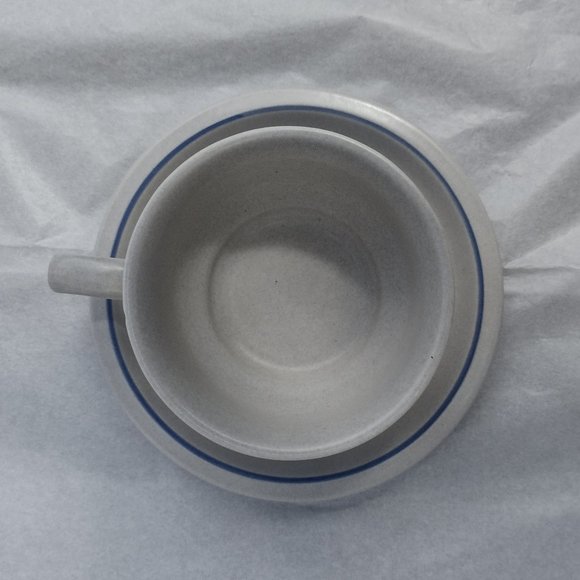 Vintage Pfaltzgraff Yorktowne Cup and Saucer - Picture 2 of 6